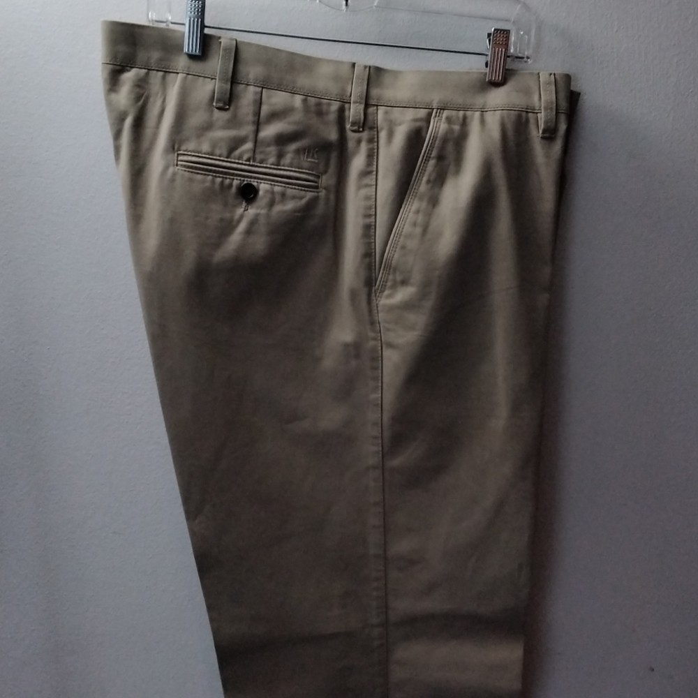 Haggar Flat Front Khaki size 40x32